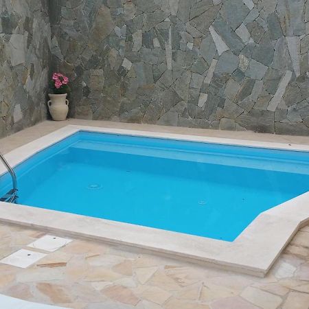 Exclusive Use Swimming Pool Available From June To September 칼리아리 외부 사진