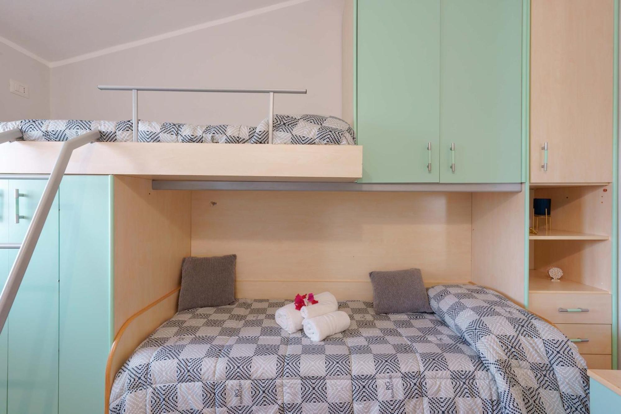 Exclusive Use Swimming Pool Available From June To September 칼리아리 외부 사진