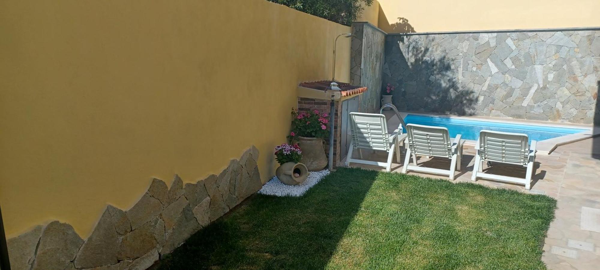 Exclusive Use Swimming Pool Available From June To September 칼리아리 외부 사진